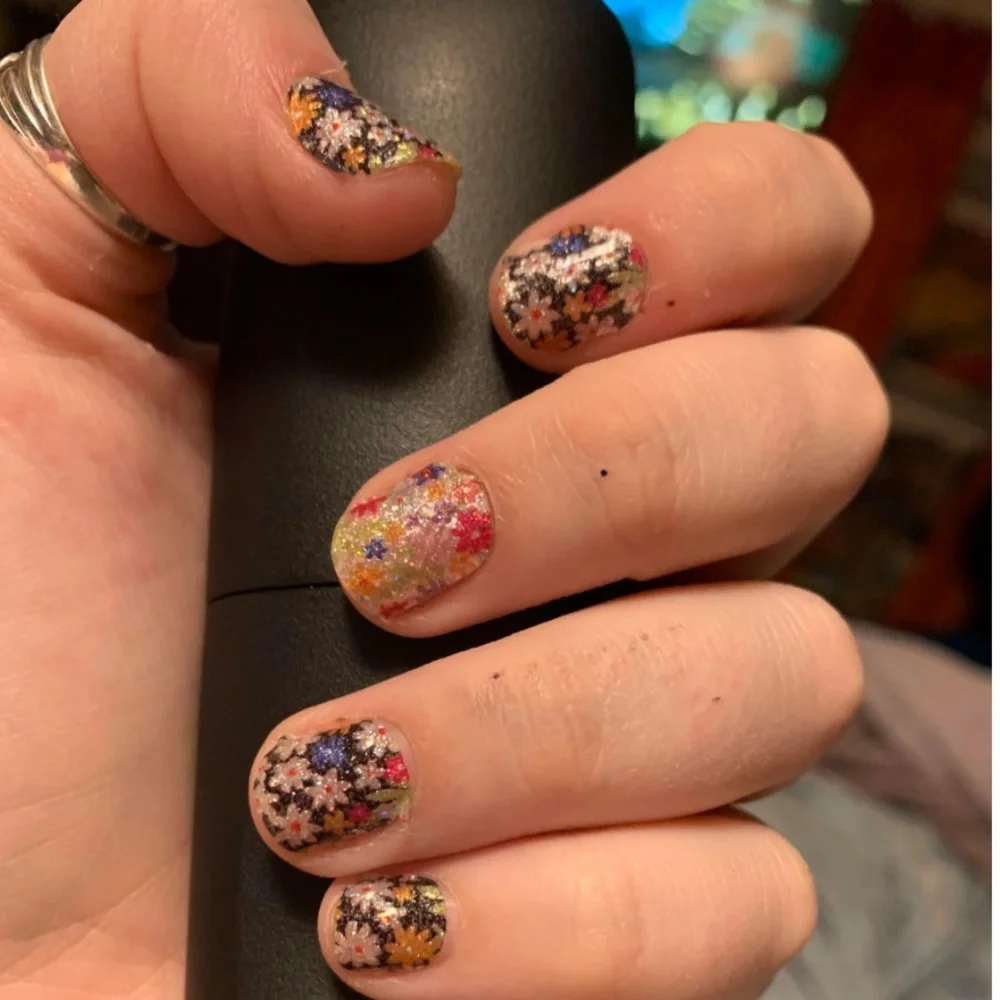 *Retired* Color Street: Daisy Me Rolling | Floral Black White Spring Pink Flower - Picture 9 of 13